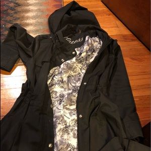 Guess swing rain or shine coat with draw string.